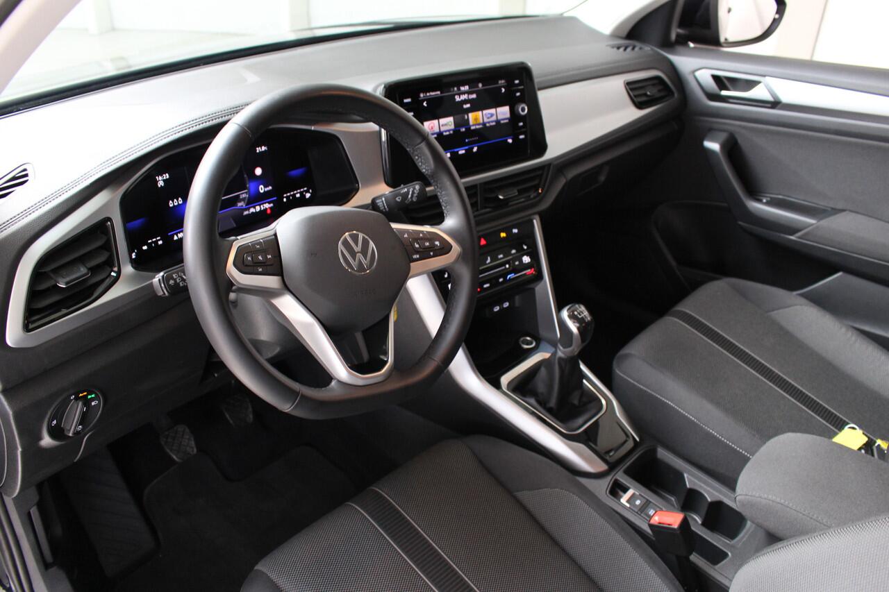 Volkswagen T-Roc 1.0 TSI Life Navigatie | Climate Control | Parkeersensoren | Stoelverwarming | All Season banden