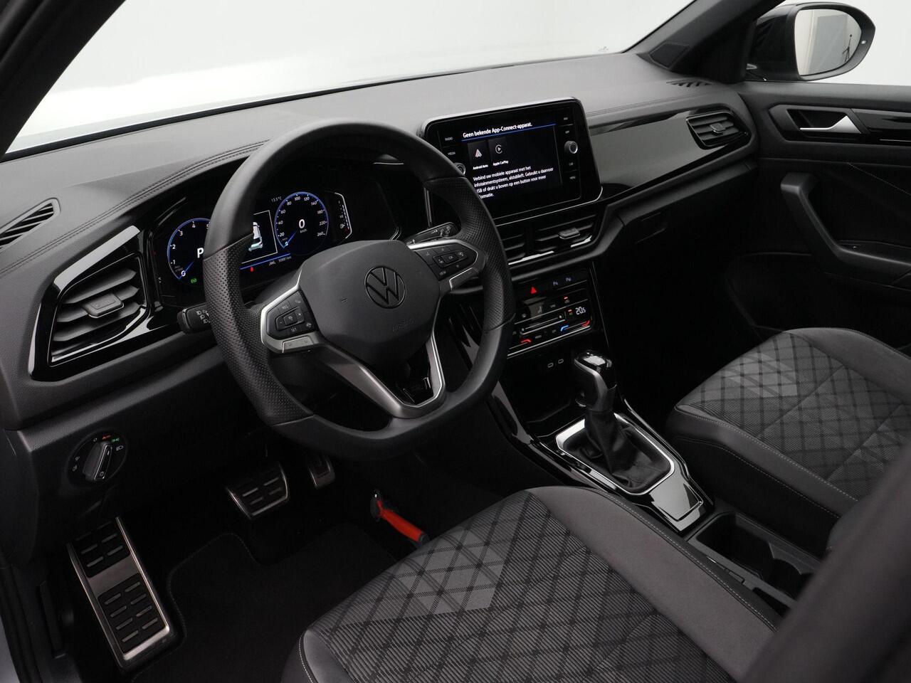 Volkswagen T-Roc 1.5 TSI 150 pk DSG R-Line | IQ Light | Black Style | Adaptive Cruise | Park Assist | Apple Carplay/Android Auto | DAB | 18 inch