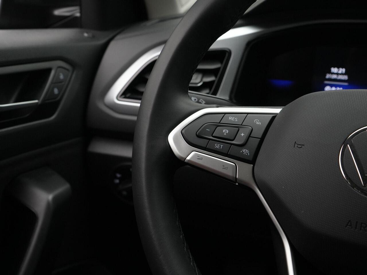 Volkswagen T-Roc 1.5 TSI 150 pk DSG Life Edition | Achteruitrijcamera | Navigatie | Adaptive Cruise