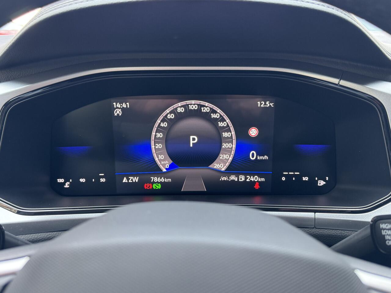 Volkswagen T-Roc 1.5 TSI 150pk DSG Life Edition Navigatie Winterpakket ACC Keyless Camera