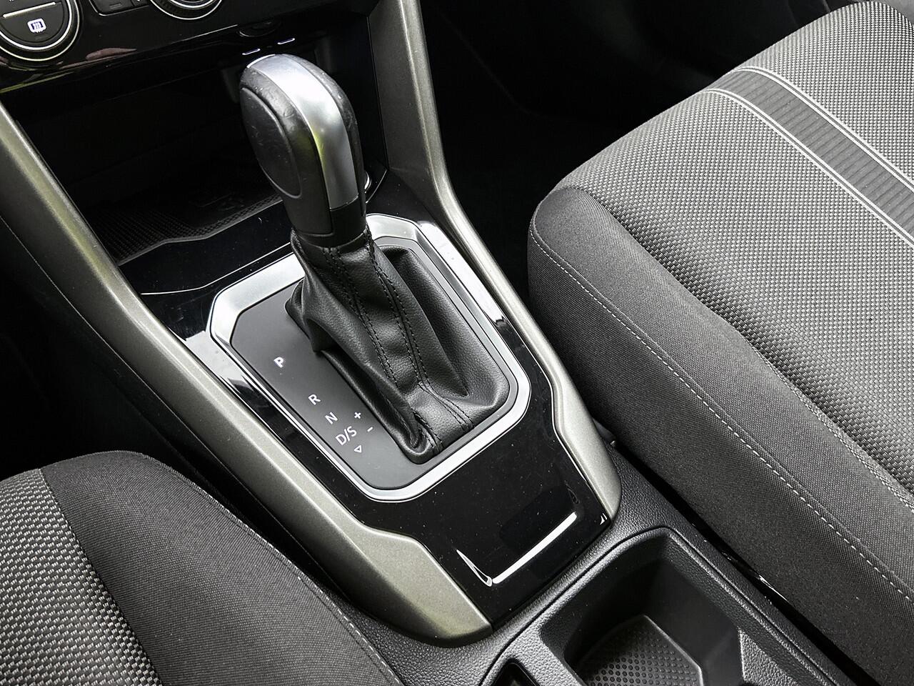 Volkswagen T-Roc 1.5 TSI Style Business | Digitaal Display | Trekhaak | Camera | Stoelverwarming | Nederlandse Auto | NAP |