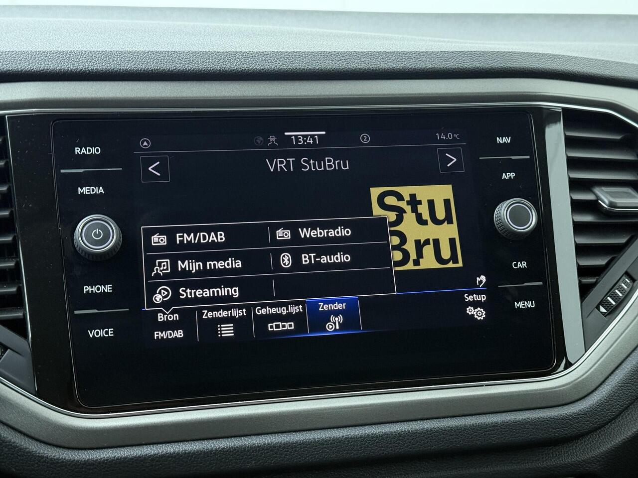 Volkswagen T-Roc 1.0 TSI Style | 110 PK | Climate control | Navigatiesysteem | Adaptive cruise control | navigatiesysteem |