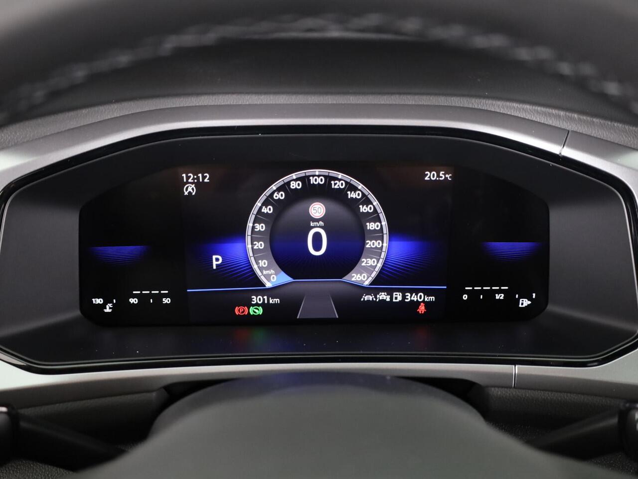 Volkswagen T-Roc Life Edition 1.5 110 kW / 150 pk TSI SUV 7 versn. | Verlengde garantie | Private lease vanaf ¤ 699,- pm | Navigatie via App | Parkeersensoren (Park assist) | Achteruitrijcamera | Adaptieve cruise control |