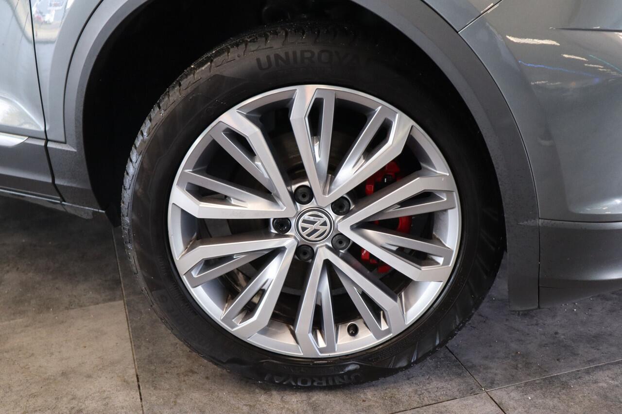 Volkswagen T-Roc 1.5 TSI Sport ACC PDC Navi Panoramadak Leder Automaat 150PK! 24 maanden garantie mogelijk (*vraag naar de voorwaarden)