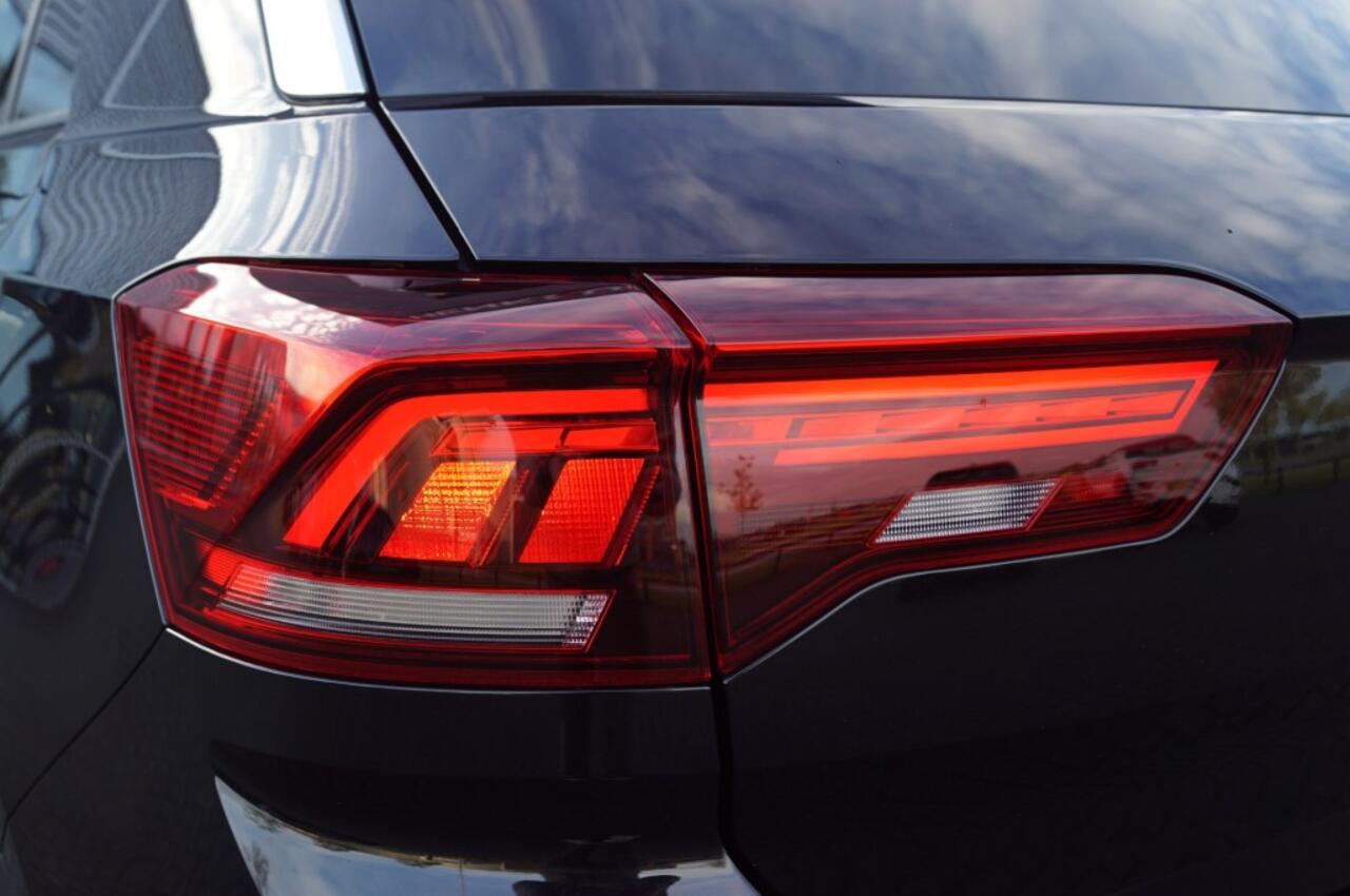 Volkswagen T-Roc 1.5 TSI DSG Sport 150pk / Trekhaak / Navi / Camera / El. Achterklep /PDC