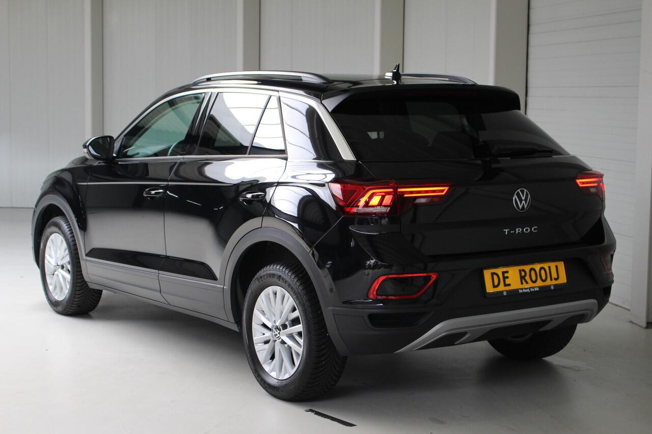 Volkswagen T-Roc 1.0 TSI Life Navigatie | Climate Control | Parkeersensoren | Stoelverwarming | All Season banden