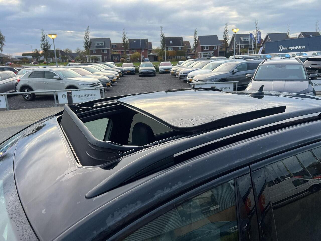 Volkswagen T-Roc 1.5 TSI R-Line Business | Pano | Vol! | | 150Pk | Automaat |