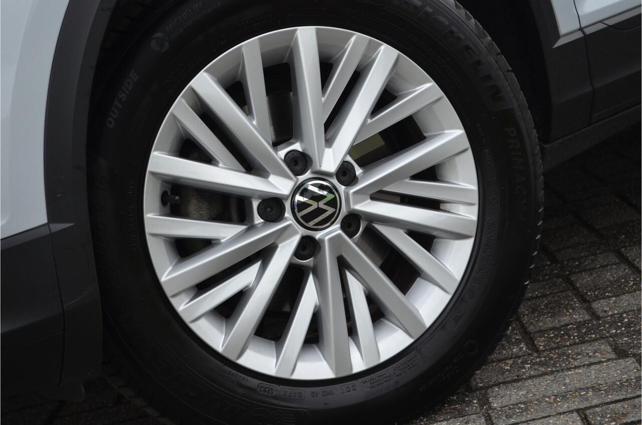 Volkswagen T-Roc 1.5 TSI Business Carplay | Adaptive Cruise | a.Camera | Trekhaak | Climate | Navi | Elektr achterklep | Metallic lak