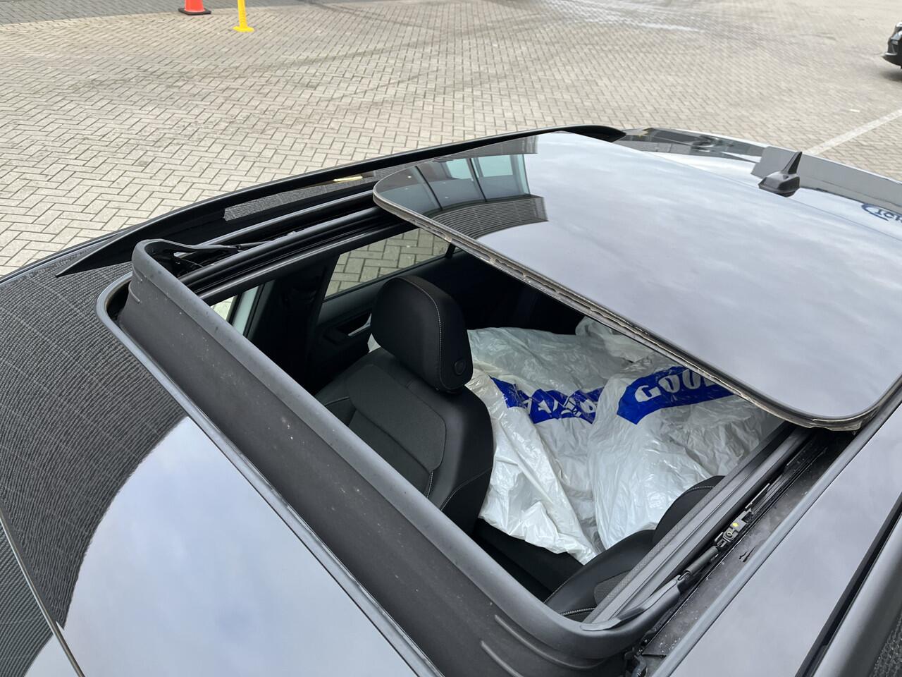 Volkswagen T-Roc 1.5 TSI 150pk DSG R-Line / Panoramadak / Digitale Cockpit / Black Style / Ergo Active Stoel / Navi Pro / Keyless / Alarm / Beats Audio / IQ LED / 18" LMV