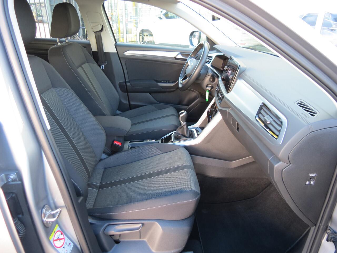 Volkswagen T-Roc 1.0 TSI Life -110pk- | LED | App Connect | Parkeer Assistent | Lane Assist | Climate Control | Rijklaarprijs incl. 1 jaar Bovag garantie