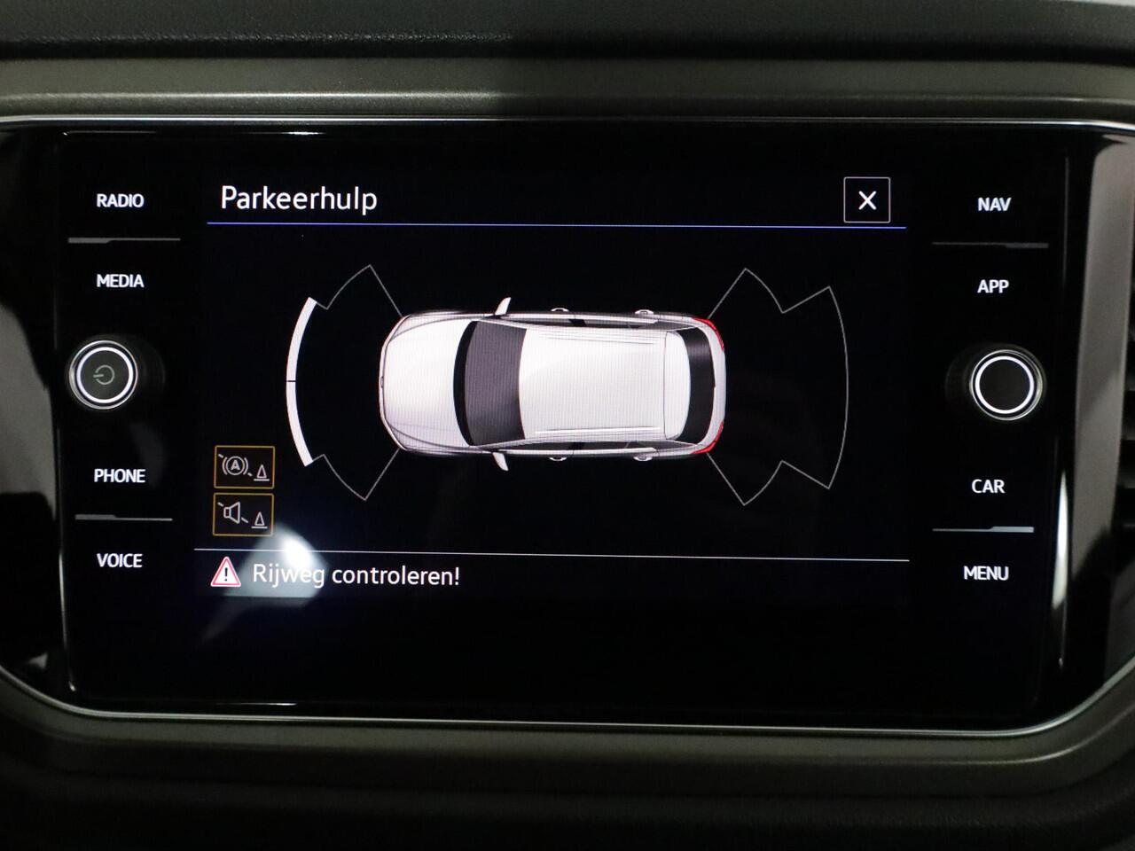 Volkswagen T-Roc 1.0 TSI Style 115 pk | Navigatie | Parkeersensoren | Autom. airco | Adaptieve cruise control | Apple Carplay/Android Auto |