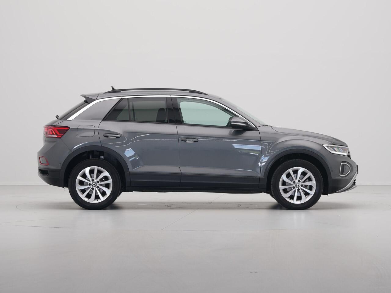 Volkswagen T-Roc 1.5 TSI 150pk DSG Life Edition Navi via App Pdc Clima Acc 63