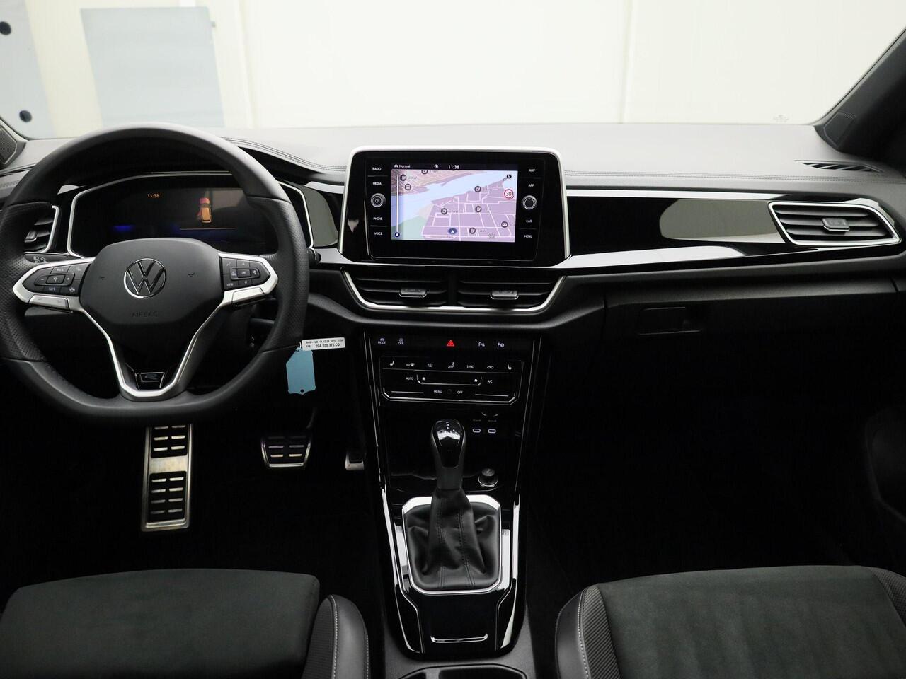 Volkswagen T-Roc 1.5TSI/150PK R-Line DSG · Navigatie · Apple/Android Car Play · Camera + Parkeersensoren · Trekhaak · Garantie tot februari 2027