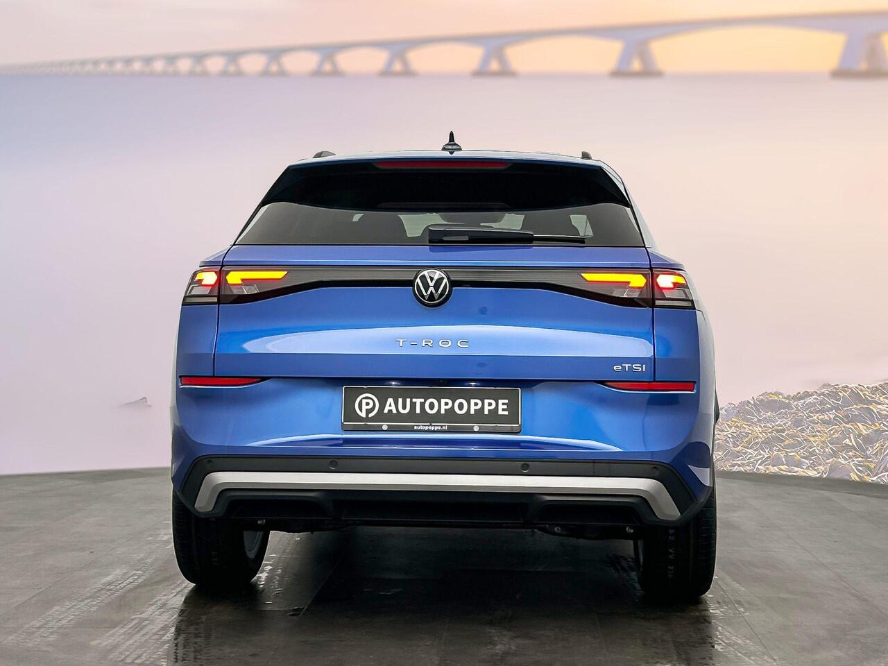 Volkswagen T-Roc Life First Edition 1.5 eTSI 85 kW / 116 PK SUV 7 v