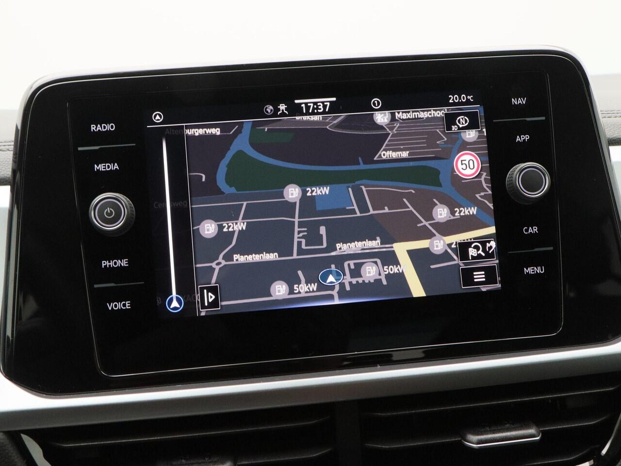 Volkswagen T-Roc 1.5 TSi 150 Pk Automaat Life Edition | Carplay | Camera | Adaptive Cruise | Parkeersensoren | Stoel Verwarming | Navigatiesysteem | 17 Inch | 10.421 Km!