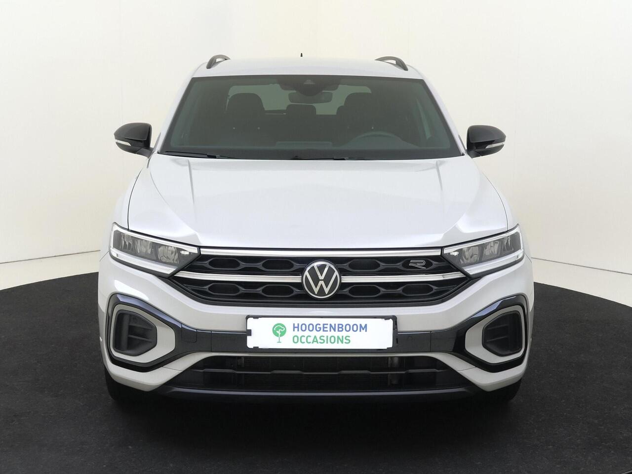 Volkswagen T-Roc 1.0 TSI R-Line | Achteruitrijcamera | Parkeerassistent | Black style | Digital cockpit Pro | Adaptieve cruise control | Navigatie | CarPlay |