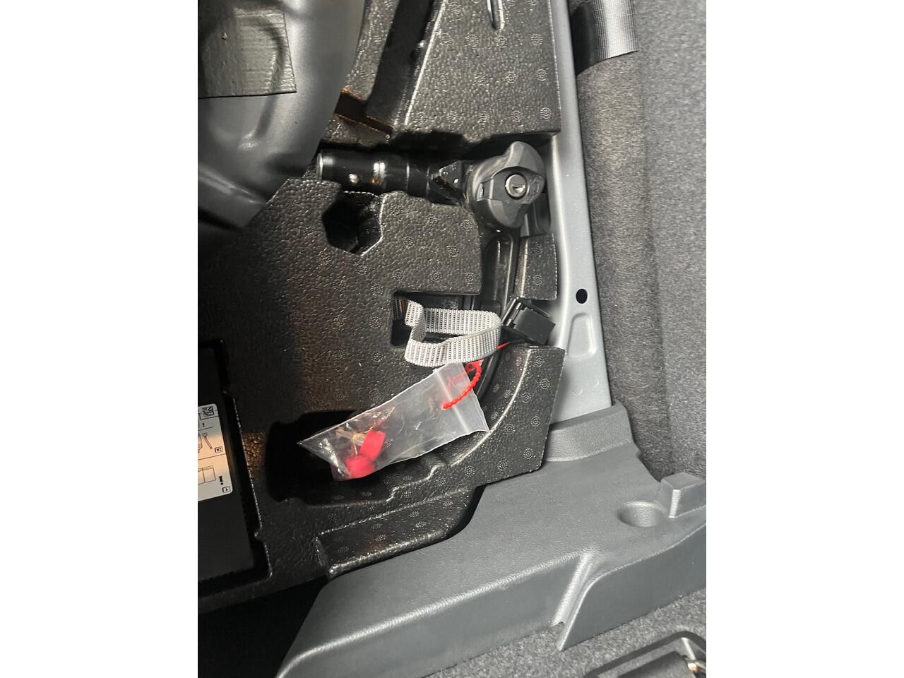 Volkswagen T-Roc 1.5 TSI 150pk DSG R-Line / Black style / Virtual cockpit / Afneembare trekhaak / IQ Led / Elek Achterklep / 19'' LMV