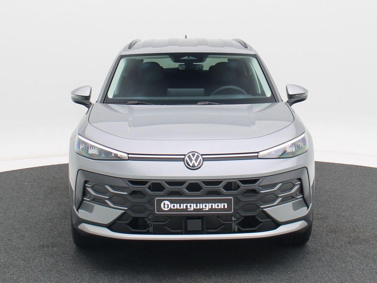 Volkswagen T-Roc Life First Edition 1.5 eTSI 150 PK | Trekhaak | Stoel- & Stuurverwarming | Navigatie | Adaptieve Cruise Control |