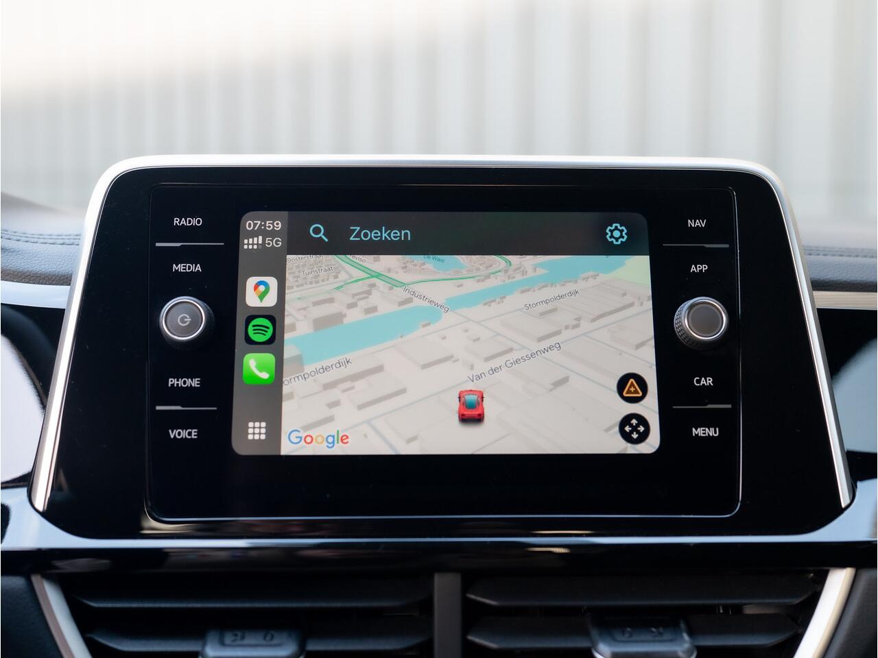 Volkswagen T-Roc 1.5 TSI 150Pk R-Line Business | Black Style | IQ Light | 19'' | Camera | Prijs Rijklaar!!