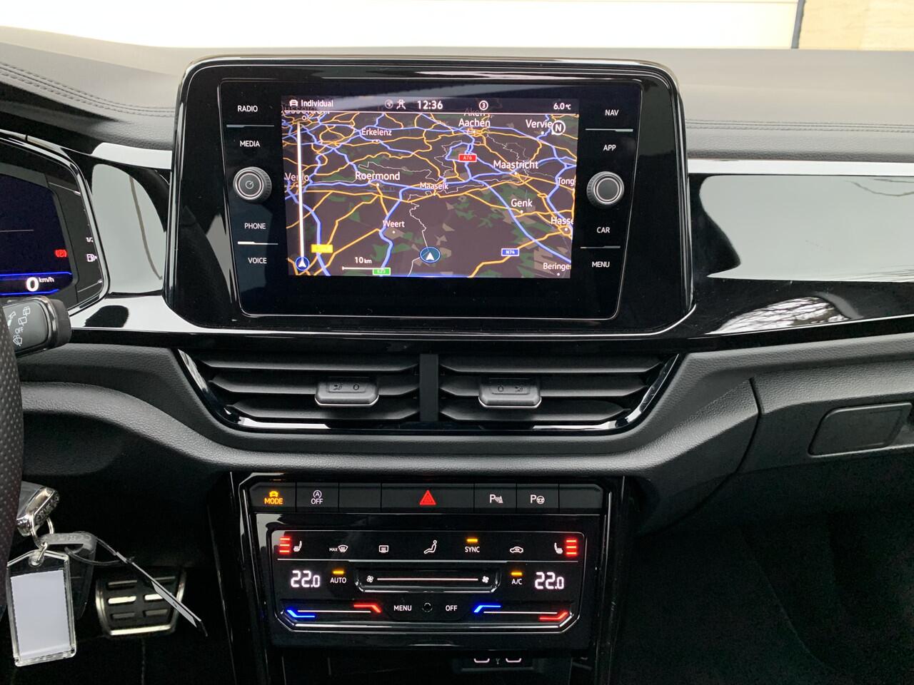 Volkswagen T-Roc 1.5 TSI 150pk DSG 3x R-Line BlackStyle Nieuw Model Panoramadak VirtualCockpit ACC Sportstoelen IQ-Light Ambientlight Keyless Camera Pdc