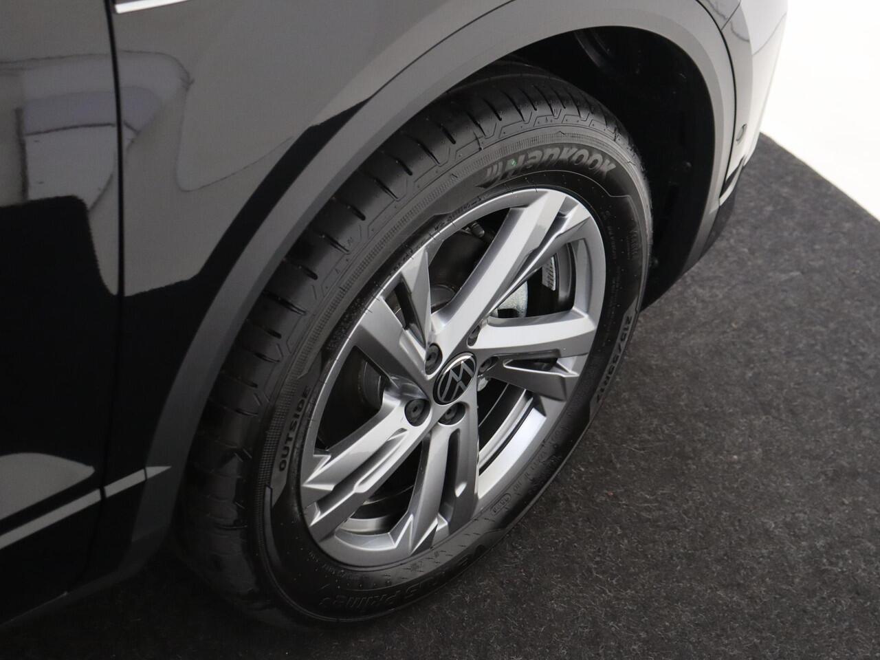 Volkswagen T-Roc R-Line Edition | 'App-Connect' draadloze smartphone integratie | Airconditioning automatisch, 2-zone (Climatronic) | Binnenspiegel automatisch dimmend