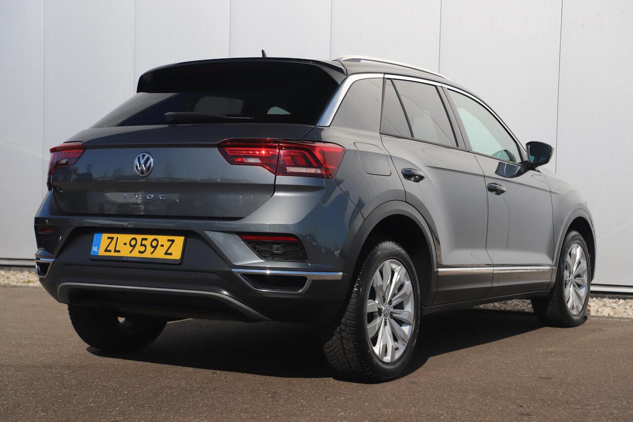 Volkswagen T-Roc 1.0 TSI Sport Virtual 17 inch Keyless Navigatie Achteruitrijcamera Carplay Android Adaptive Cruise Lane Assist Full LED Getint Glas