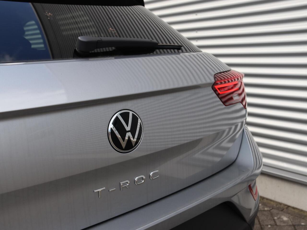 Volkswagen T-Roc Life Edition 1.0 85 kW / 116 pk TSI SUV 6 versn. Hand | Climatronic | Multimedia pakket incl. navigatie | LED Plus |