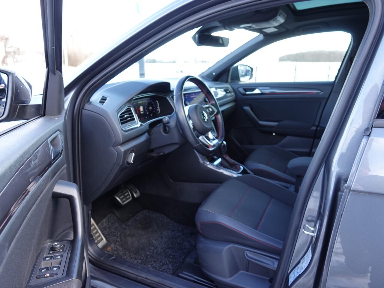 Volkswagen T-Roc 1.5 TSI 150PK Sport R-LINE AUTOM. PANO | TREKH. | ADAPT. CRUISE | ECC | LMV