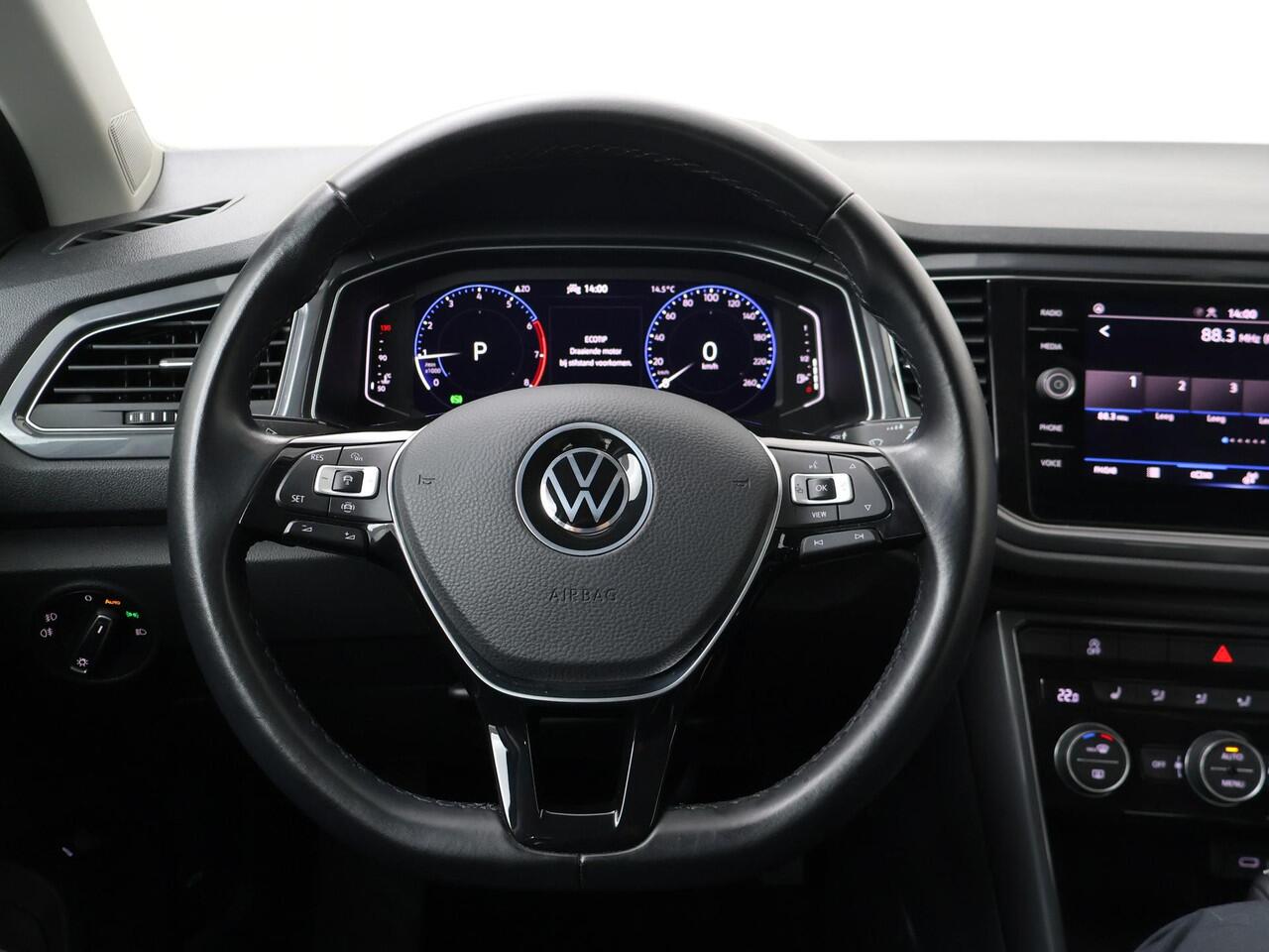 Volkswagen T-Roc 1.5 TSI Sport | 150 PK | Automaat | Trekhaak | Navigatiesysteem |