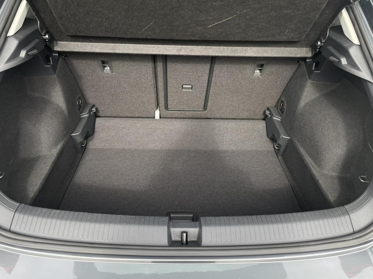 Volkswagen T-Roc 1.5 TSI Sport LED | Trekhaak | Carplay | Camera | Virtual Cockpit | PDC