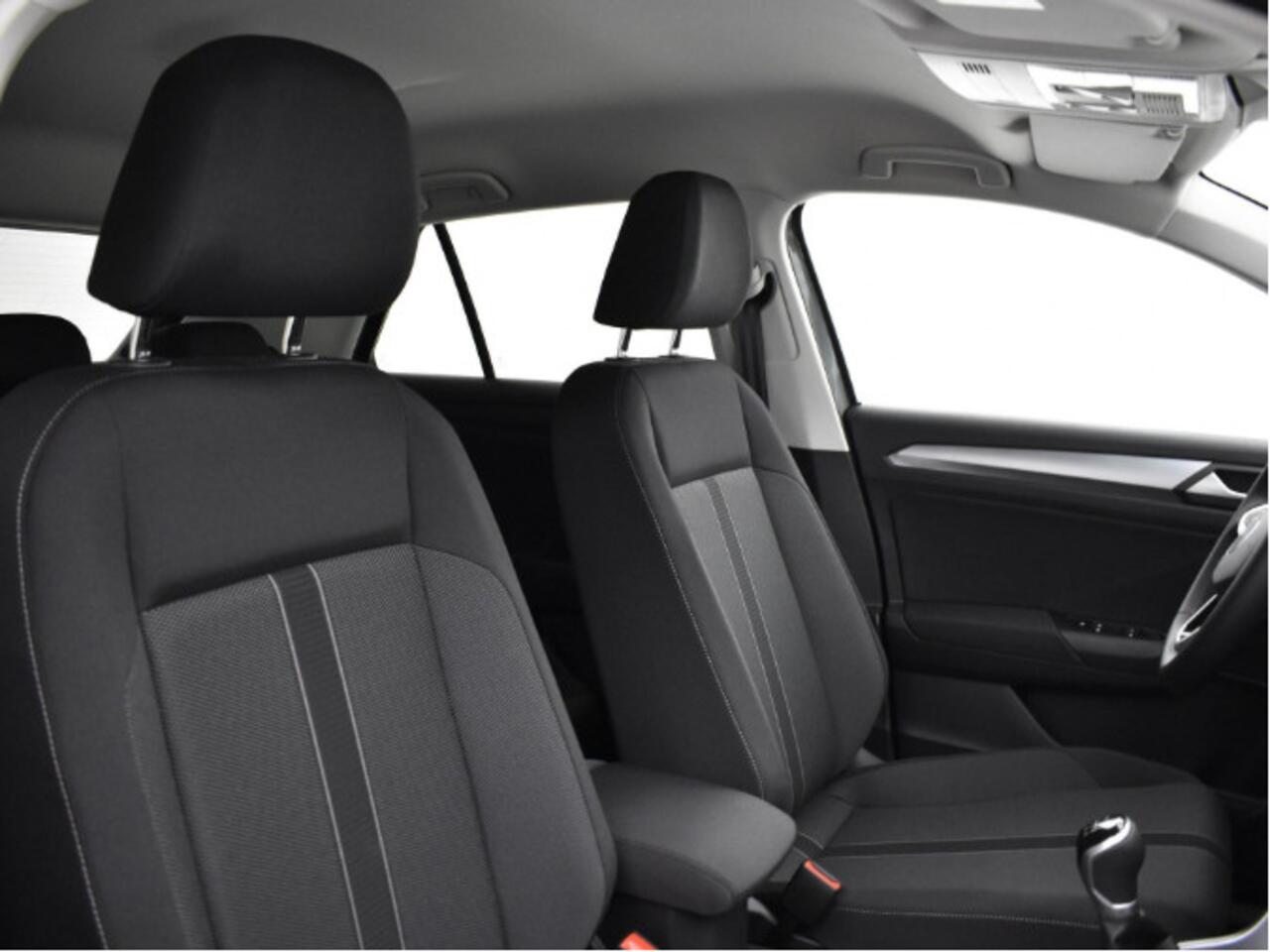 Volkswagen T-Roc Life Edition 1.0 TSI 116 pk 6 versn. Hand · Airconditioning automatisch, 2-zone (climatronic) · Multimedia pakket · Prijs is incl inruilbonus · MEGA Sale