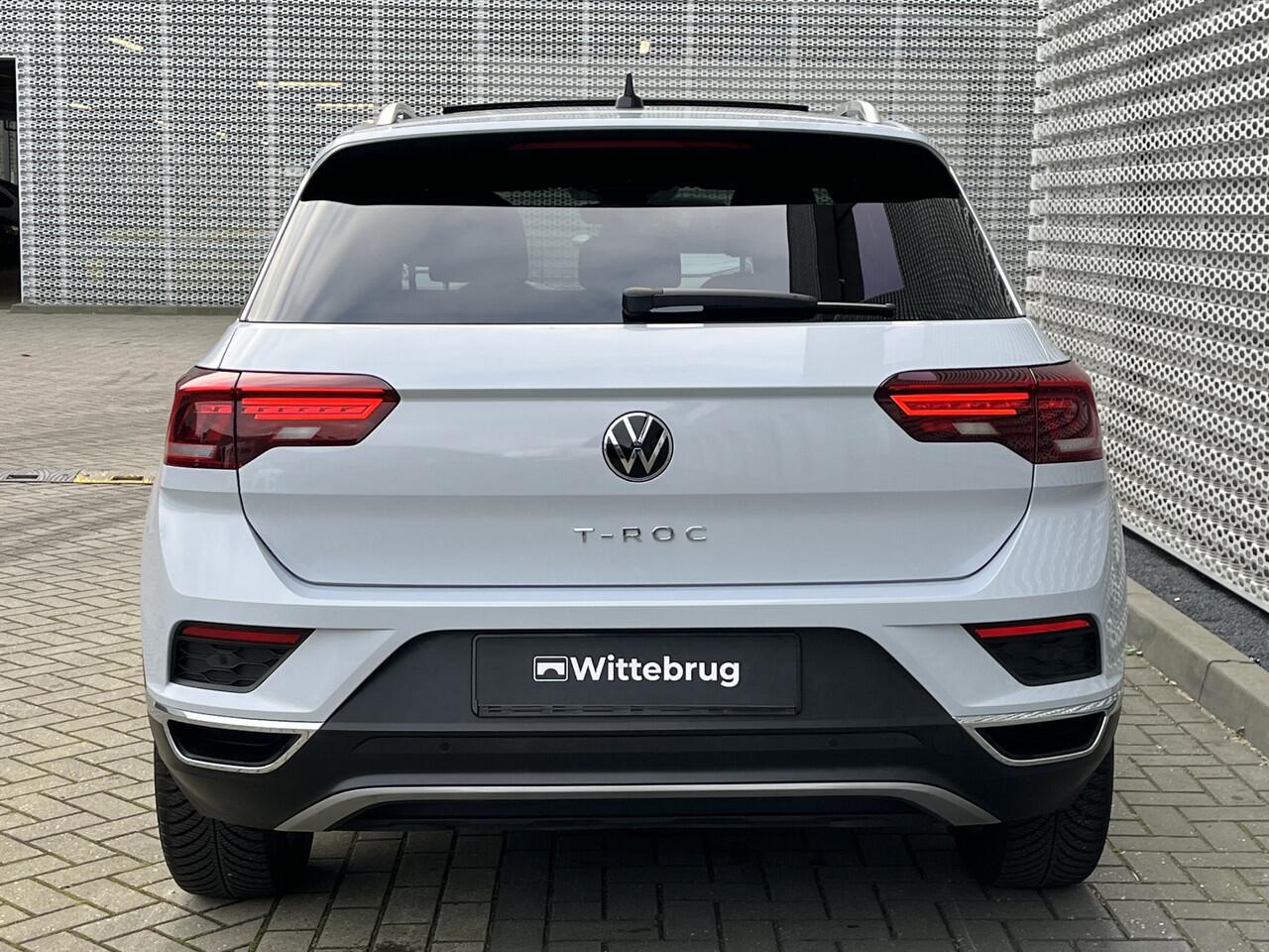 Volkswagen T-Roc 1.5 TSI 150PK DSG Sport / Panorama dak / Digitale Cockpit / Led / Achteruitrijcamera / ACC / Stuur & Stoelverwarming