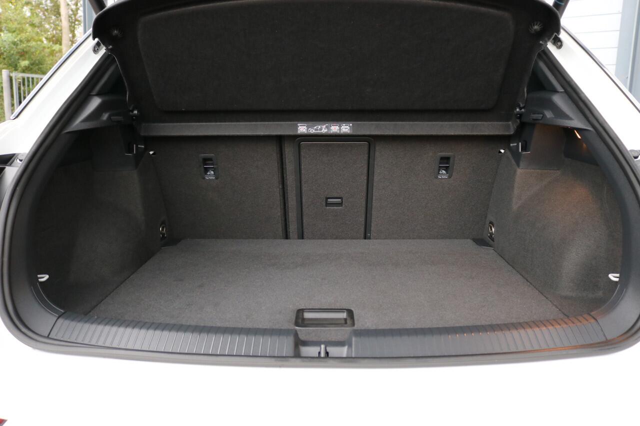 Volkswagen T-Roc 1.5 TSI Sport Autom Xenon Keyless Virtual cockpit Navi Camera Bj:2020