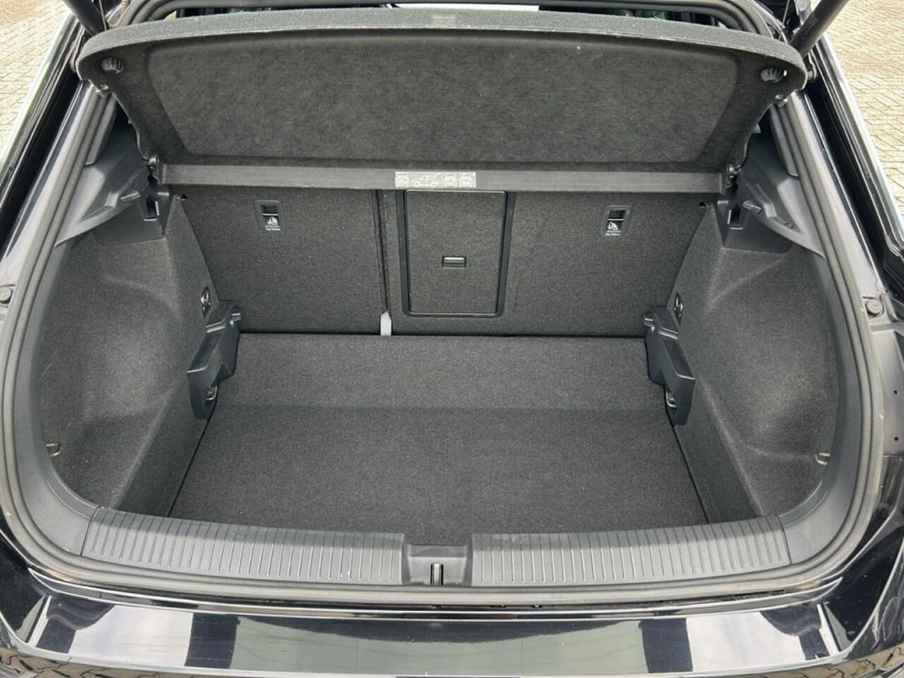 Volkswagen T-Roc 1.5 TSI DSG SPORT TREKHAAK/CAMERA/NAVI/CARPLAY/ACC/STOELVERW/E-KLEP