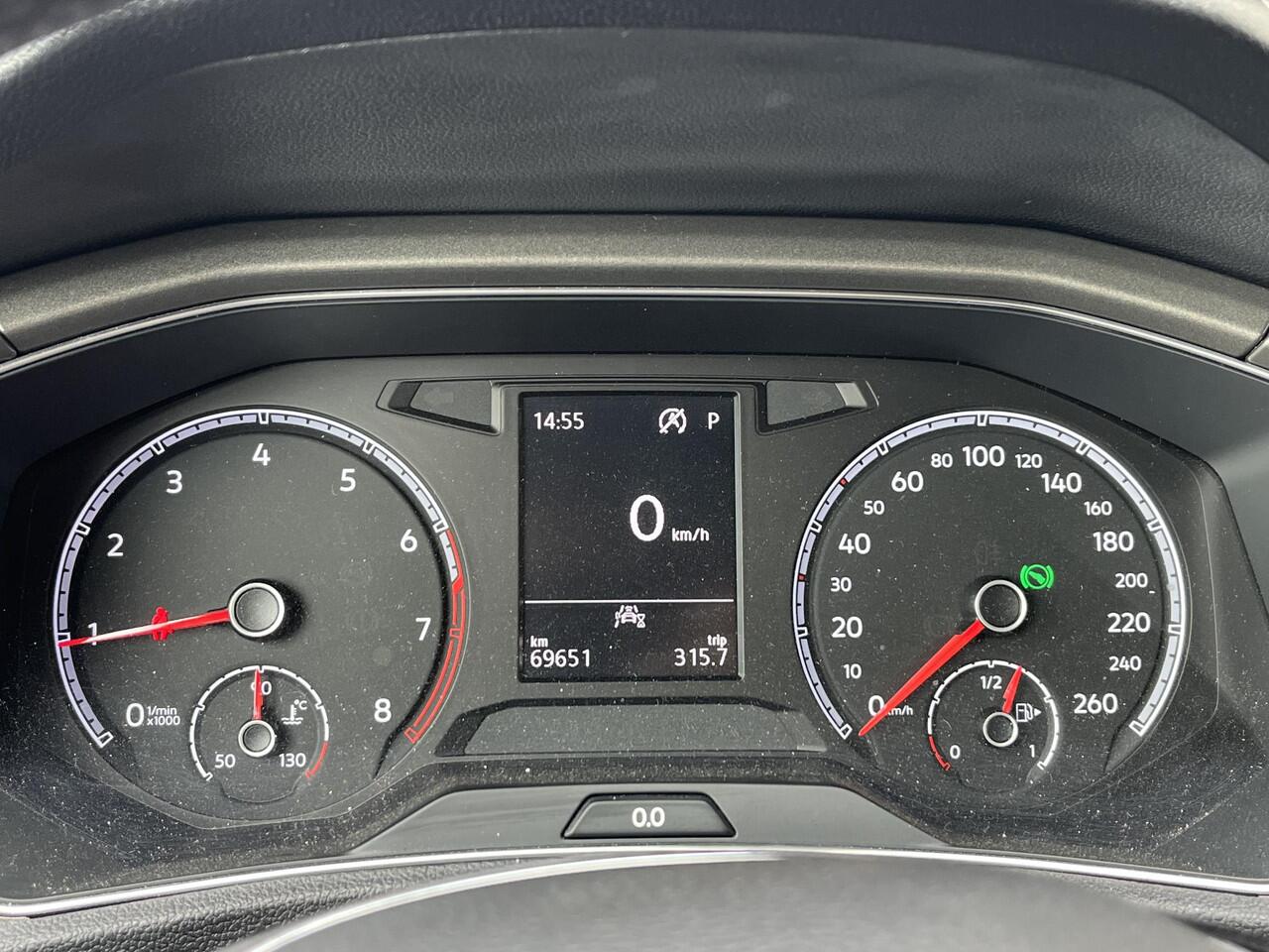 Volkswagen T-Roc 1.5 TSI Style | Stoel & Stuurverwarming | Achteruitrijcamera | Apple CarPlay / Android Auto | Elektrische Achterklep |