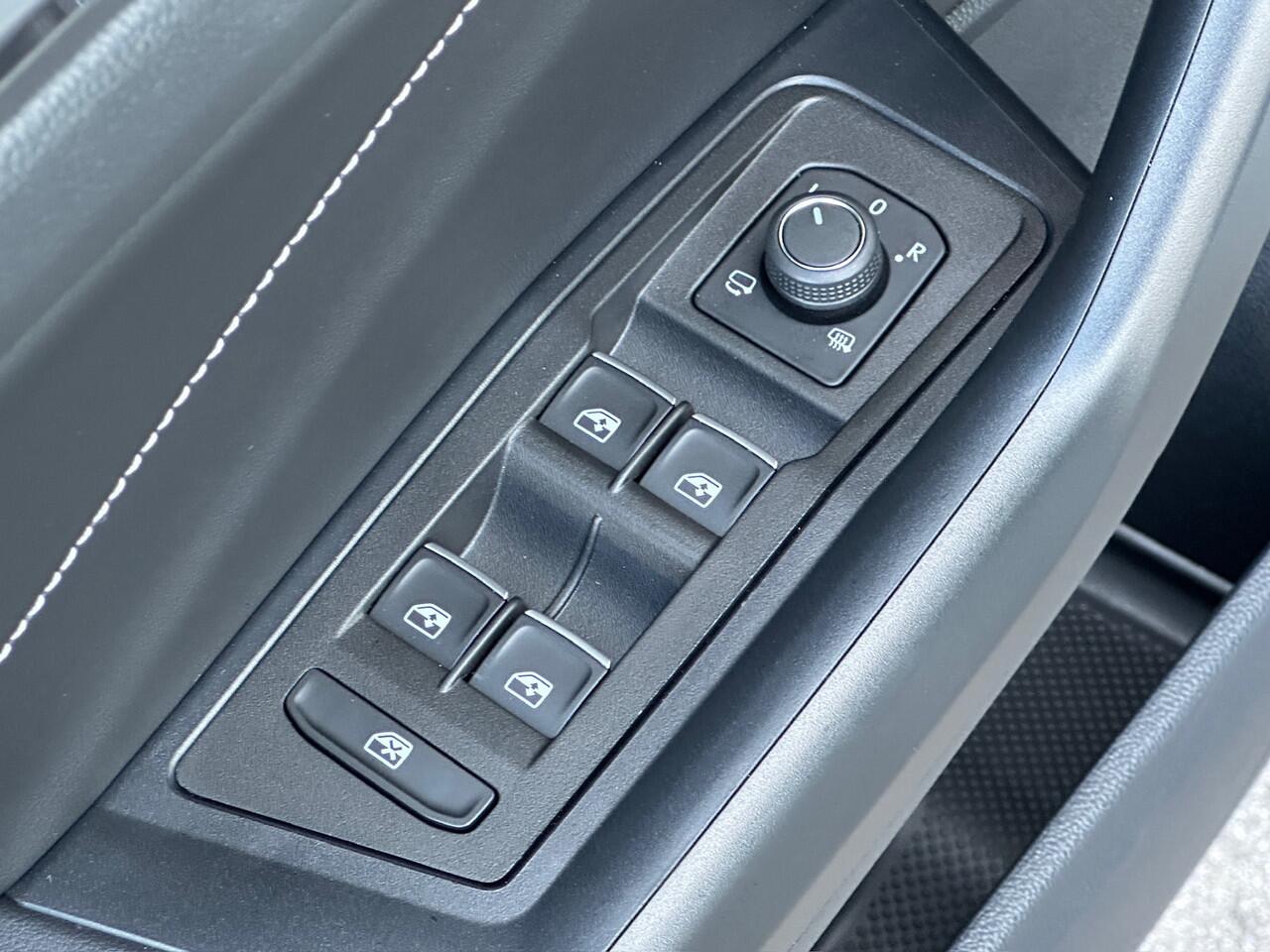 Volkswagen T-Roc 1.5 TSI 150pk DSG Style Carplay | Camera | Keyless | Elek. Achterklep | Rijklaar incl. garantie