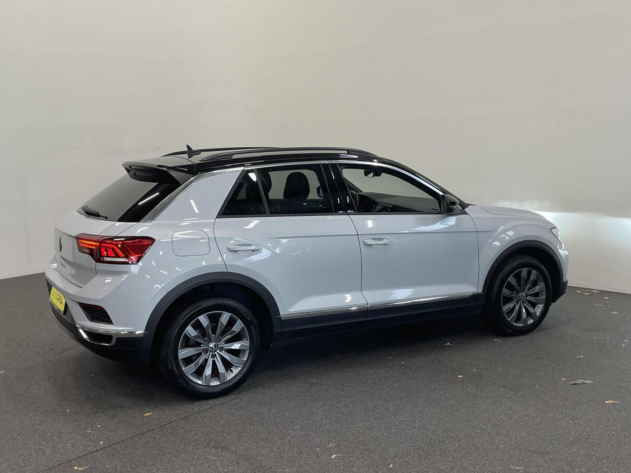 Volkswagen T-Roc 1.5 TSI Sport AUT Aut Winterpack Camera achter Adaptieve Led Auto Cruise Control PDC V+A Elektrische Kofferklep Navi Carplay