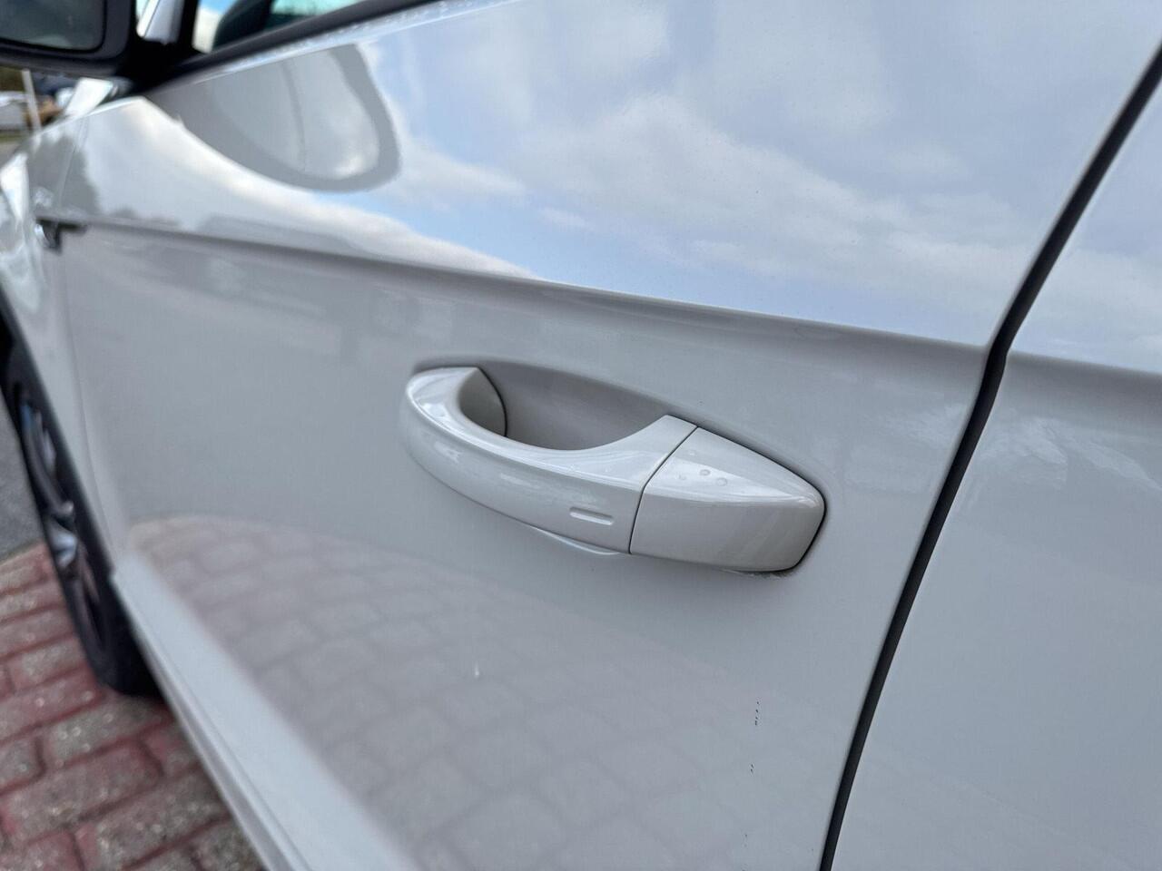 Volkswagen T-Roc 1.5 TSI R-Line | A-Camera | Keyless | Automaat | LED | 150Pk | App Connect |