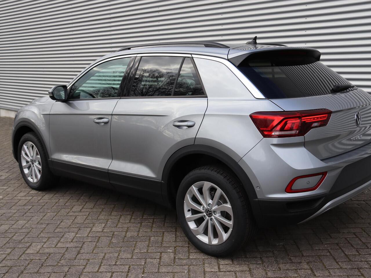 Volkswagen T-Roc Life Edition 1.0 85 kW / 116 pk TSI SUV 6 versn. Hand | Climatronic | Multimedia pakket incl. navigatie | LED Plus |