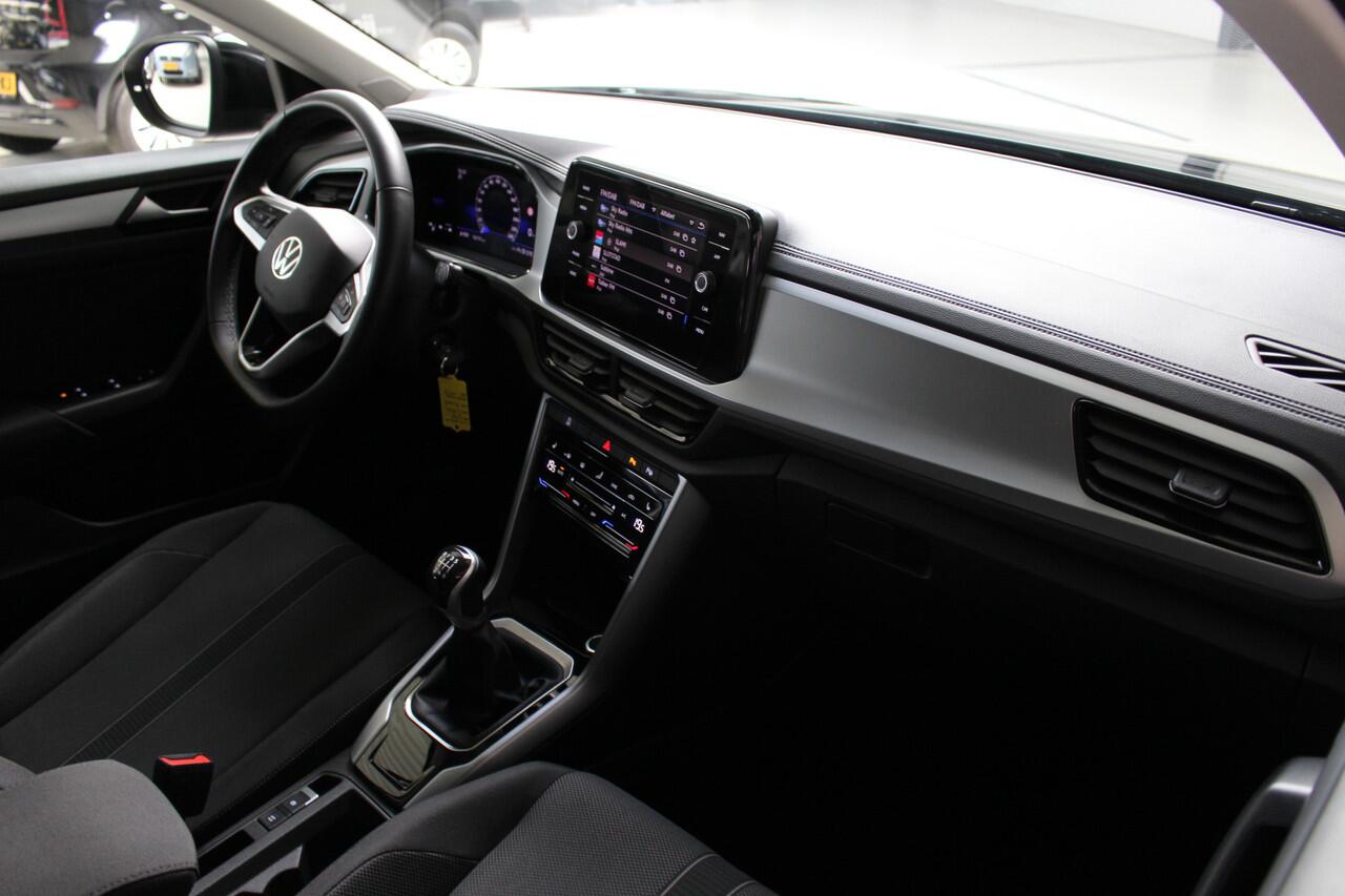 Volkswagen T-Roc 1.0 TSI Life Navigatie | Climate Control | Parkeersensoren | Stoelverwarming | All Season banden