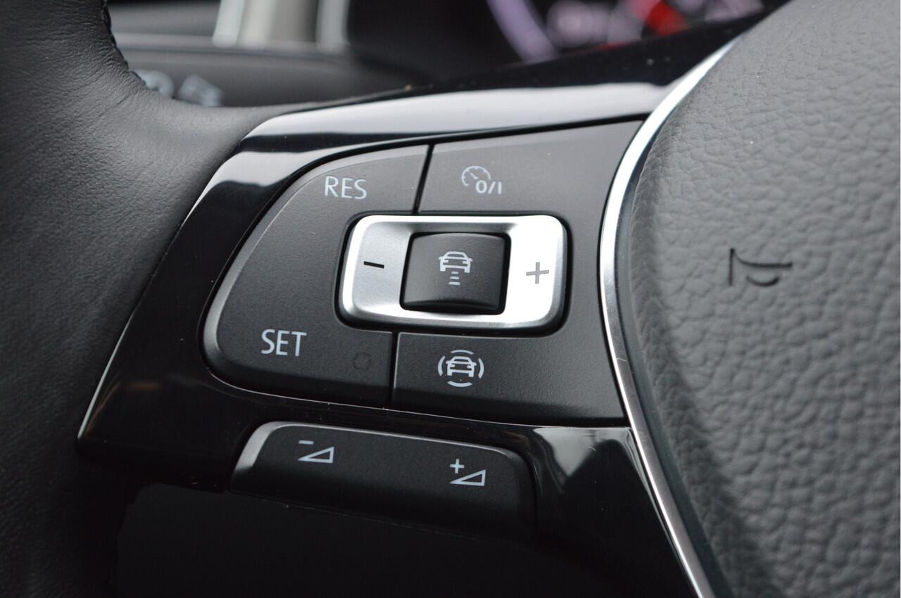 Volkswagen T-Roc 1.5 TSI Style Automaat NL-auto / Clima / Adaptieve cruise