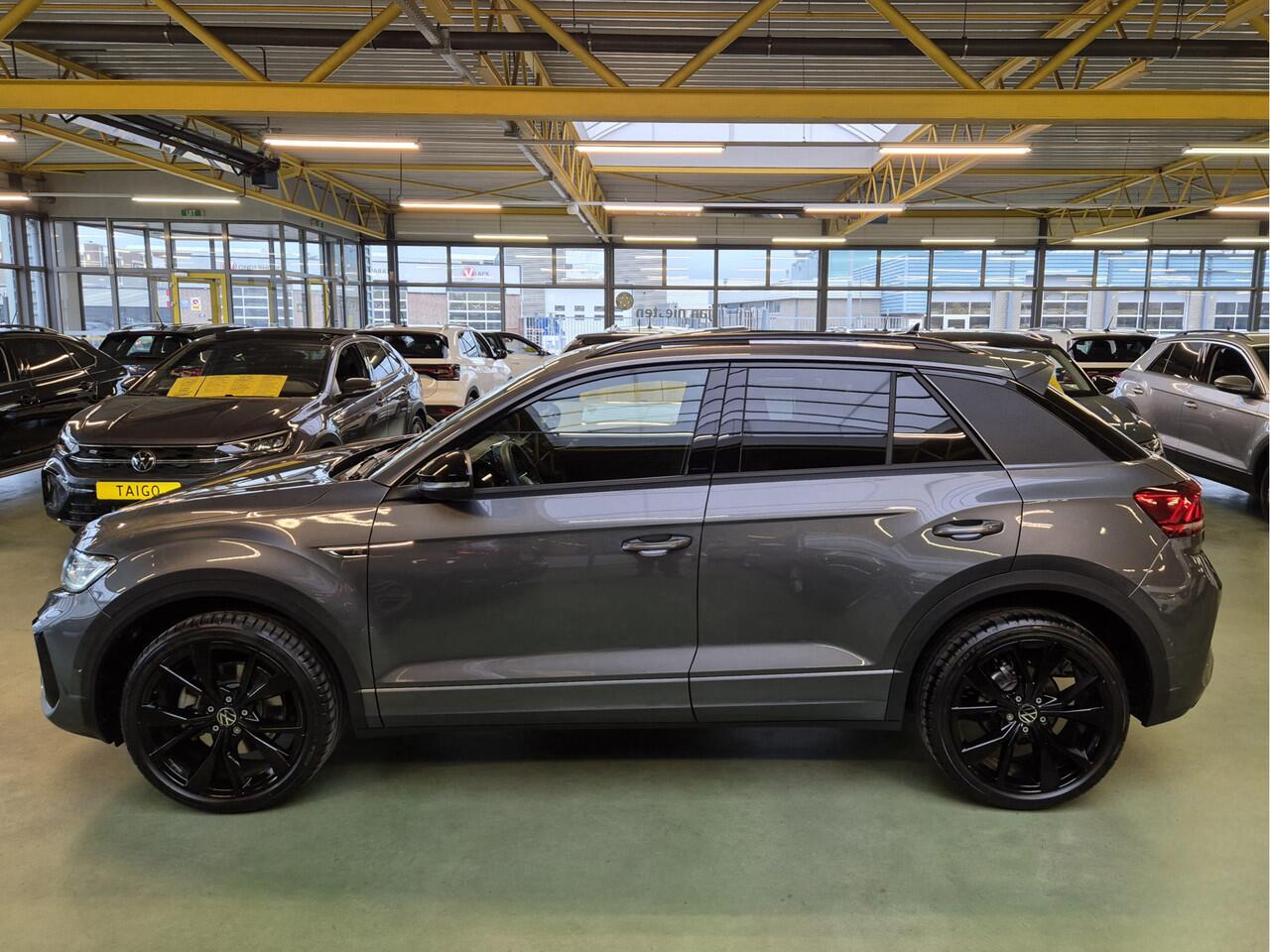 Volkswagen T-Roc 1.5 TSI R-Line -150pk- Automaat | Panorama dak | IQ LED | Camera | Elec. Achterklep | Rijklaarprijs