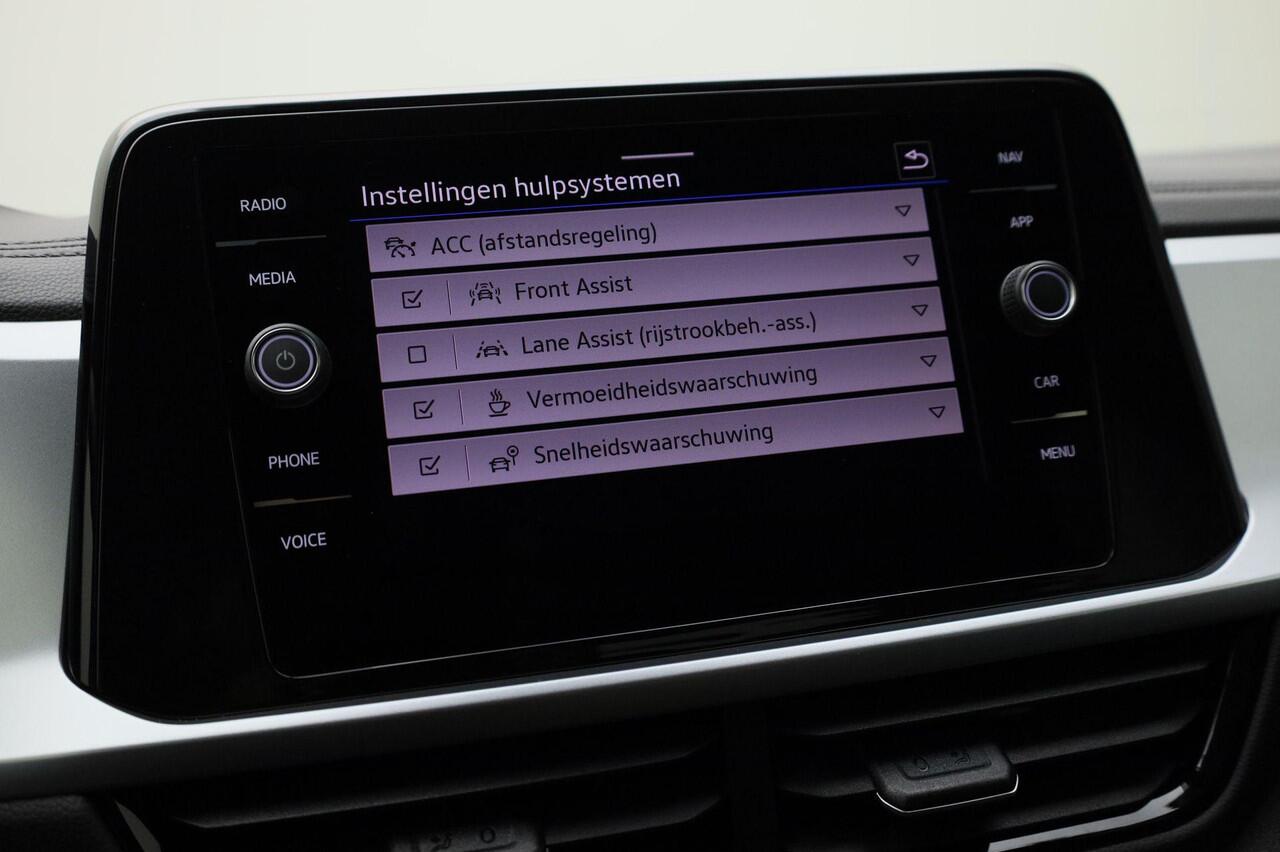 Volkswagen T-Roc 1.5TSI/150PK Life DSG · Navigatie · Apple/Android · Camera + Parkeersensoren · Garantie tot februari 2027