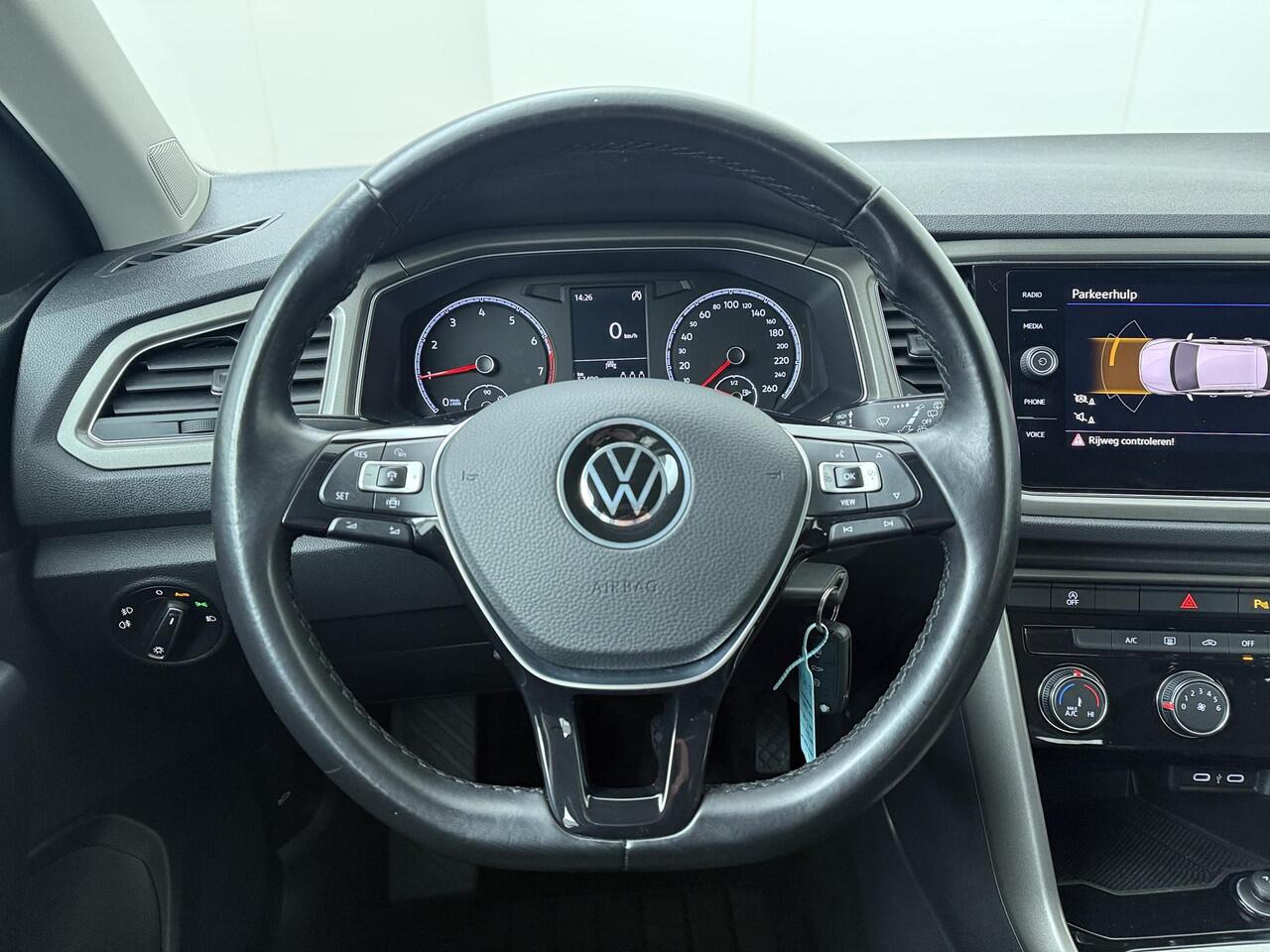 Volkswagen T-Roc 1.0 TSI Style | 110 PK | Adaptive cruise control | Parkeersensoren | Apple Carplay/Android Auto |