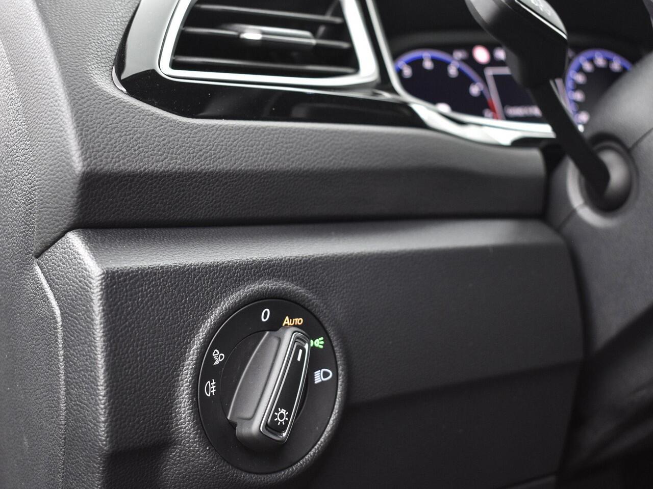 Volkswagen T-Roc 1.5 TSI 150pk DSG R-Line Business · Camera · Apple/Android Car Play · Navigatie · Stoelverwarming · 17'' Inch · Garantie t/m 20-06-2028 of 100.000km