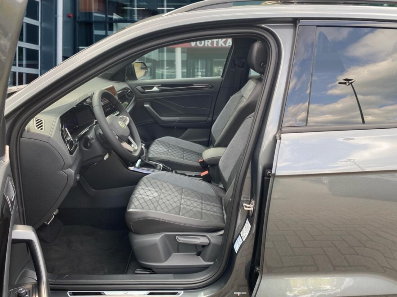 Volkswagen T-Roc 1.5 TSI DSG R-LINE BLACK-OPTIC PANO-DAK/TREKHAAK/CAMERA/CARPLAY/ACC