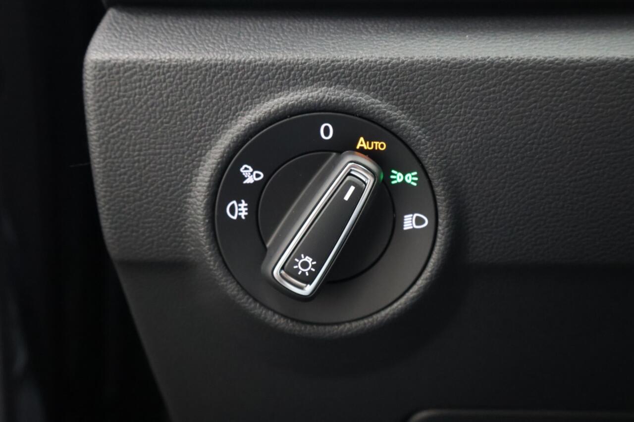 Volkswagen T-Roc 1.5 TSI R-Line Business 150PK DSG | ACC | Matrix LED | Trekhaak