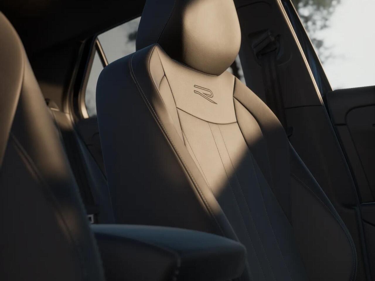 Volkswagen T-Roc R-Line First Edition 1.5 eTSI 110 kW / 150 PK SUV | Interieur Pakket leder 'Varenna' | Black Style Pakket | Panoramaschuif-kanteldak | Trekhaak | Koplampverlichting matrix-led (IQ.LIGHT) | Assistance Pakket | Elek. achterklep