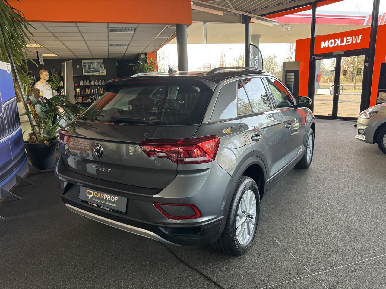 Volkswagen T-Roc 1.5 TSI Life Business Incl. afleveringsbeurt en 12 maanden BOVAG-garantie | Bi-Color | Digitaal dashboard | Apple Carplay | Adaptive Cruise Control |