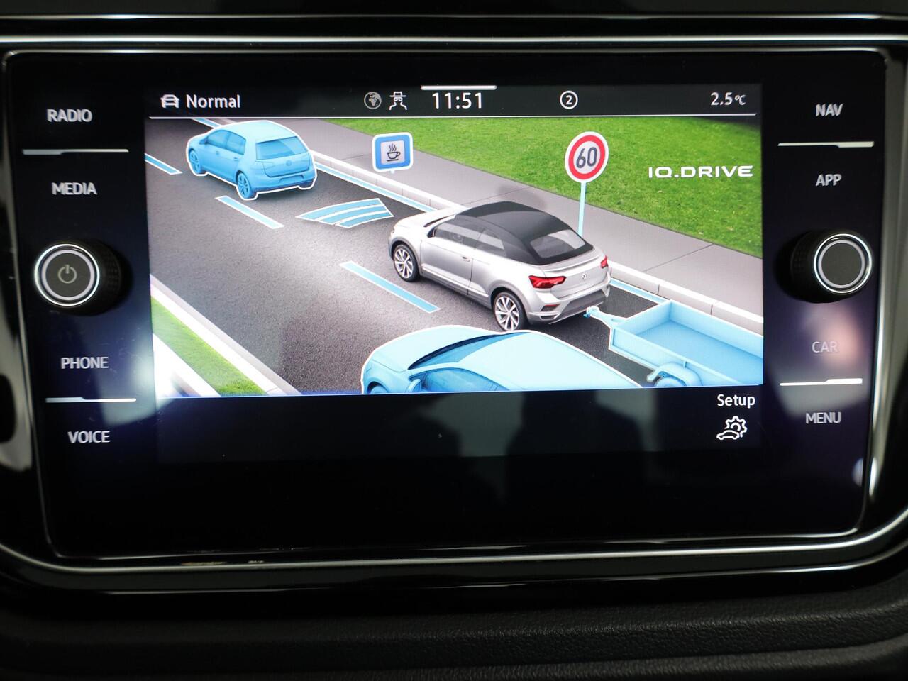 Volkswagen T-Roc Cabrio 1.5 TSI R-Line 150pk DSG| Navi| 17'LM-velgen| Alarm| Parksensors